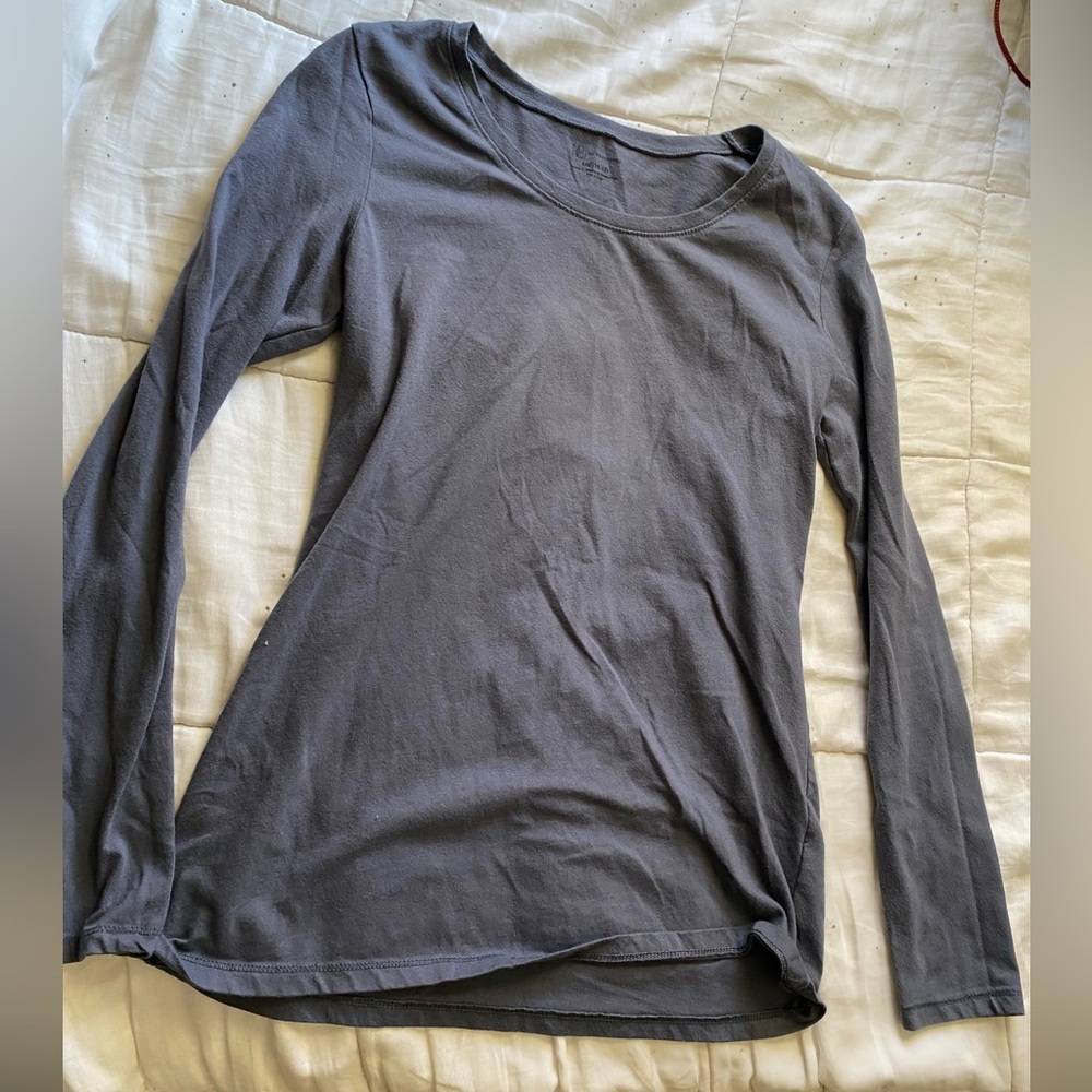 Gray long sleeve shirt